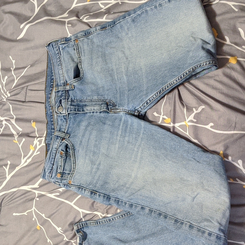 Men's Levi's. Light wash. Size 32x32. Style 513.